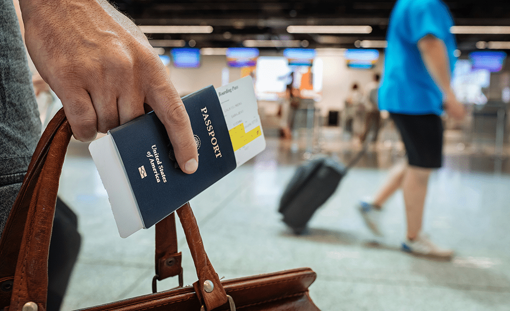 In che modo le destinazioni che consentono il visto all'arrivo influenzano le decisioni di viaggio?
